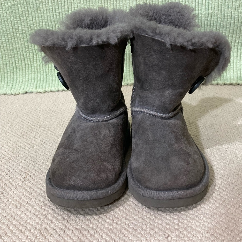Ugg Australia Kids Grey Bailey Button Sheepskin Winter Boots Round Toe US Size 8